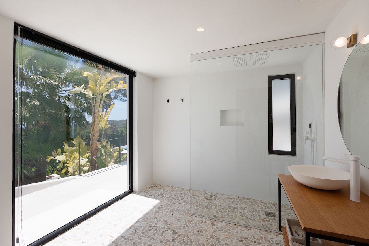 Resa Estates Ibiza for sale villa sea views koop bathroom 5.jpg